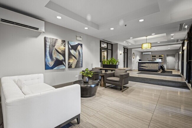 Building Photo - 330 N Jefferson St