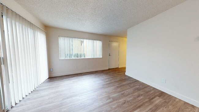 Living Area - Cambridge House Apartments