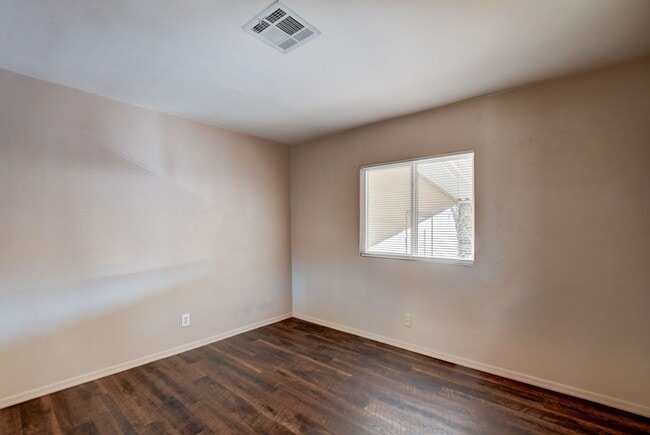 Building Photo - 2 bed, 2 bath Home in Prescott!