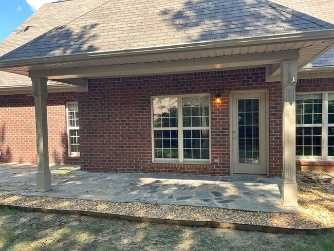 Building Photo - 7104 Mossy Bank Trail SE