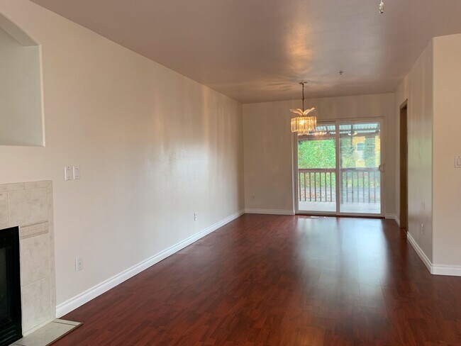 Building Photo - Split Level 4-bedroom, 3-bathroom Home in ...