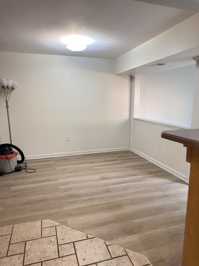 Dining room - 9048 Arlington Blvd