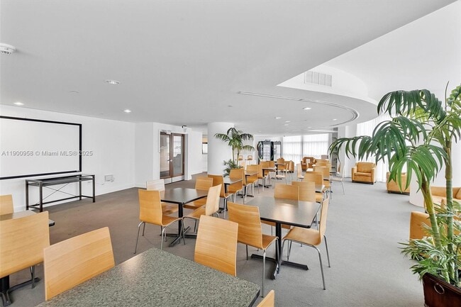 Building Photo - 350 NE 24th St