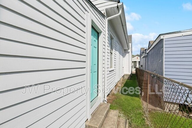 Building Photo - 910-912 N Prieur St
