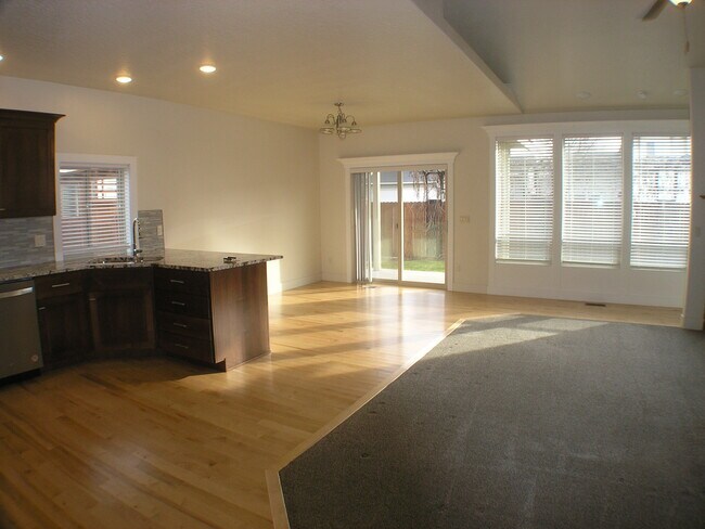 Building Photo - 2537 E Hidden Crk St