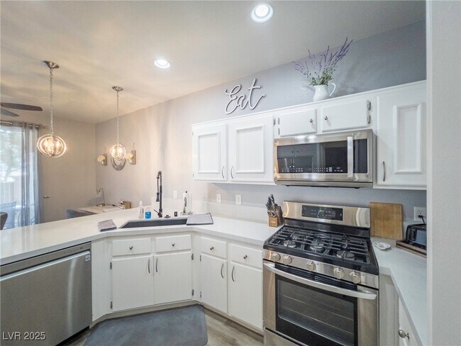 Building Photo - 251 S Green Valley Pkwy
