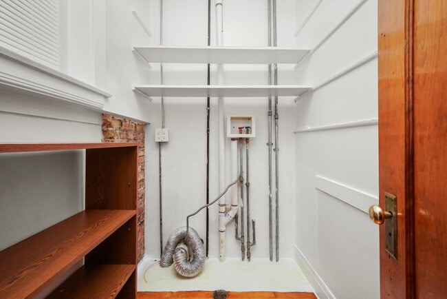 Building Photo - 5223 W School St