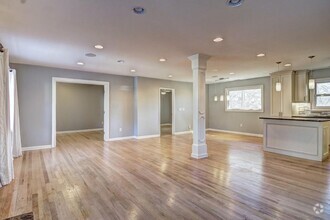 Building Photo - 2715 Drew Valley Rd NE
