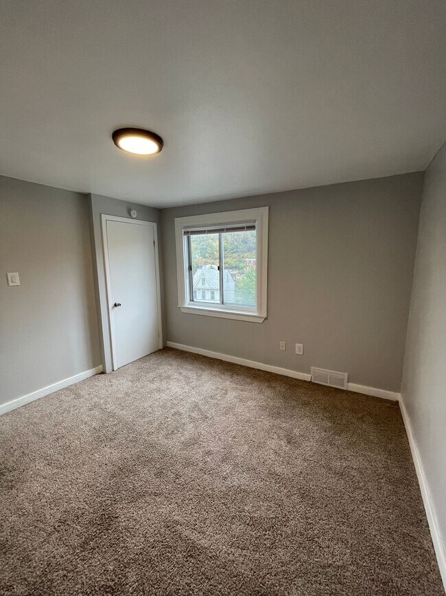 Building Photo - 2404 S 18th St