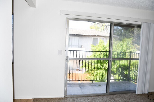 Building Photo - Tularosa (344) West