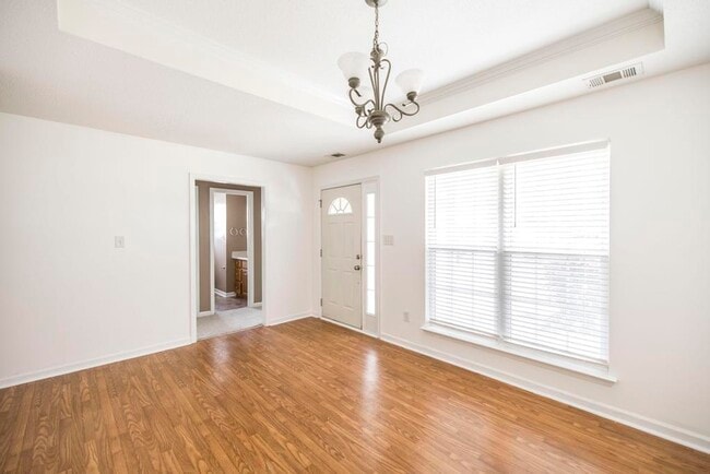 Building Photo - 205 Wembley Dr