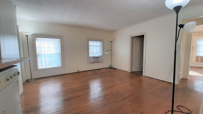 Building Photo - 405 N Aurora St