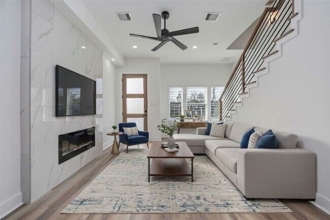 Building Photo - 4533 Larkspur St