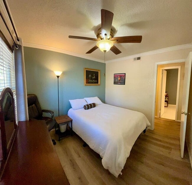 Building Photo - 3200 W Britton Rd