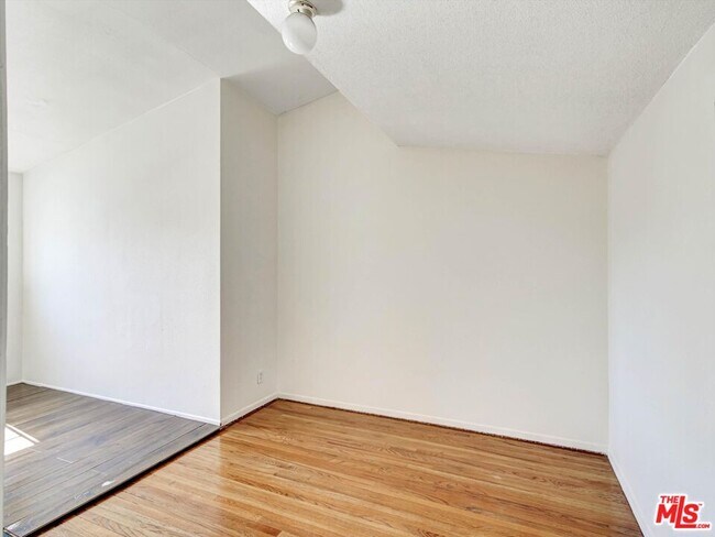 Building Photo - 4841 W 18th St