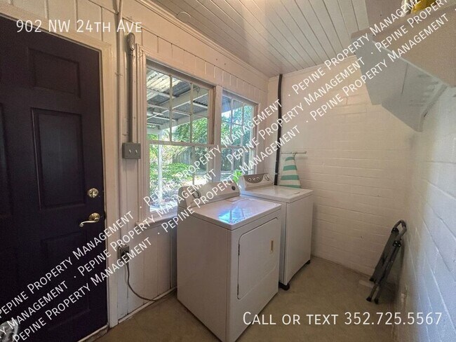 Building Photo - 902 NW 24th Ave