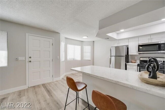 Building Photo - 853 Rock Springs Dr