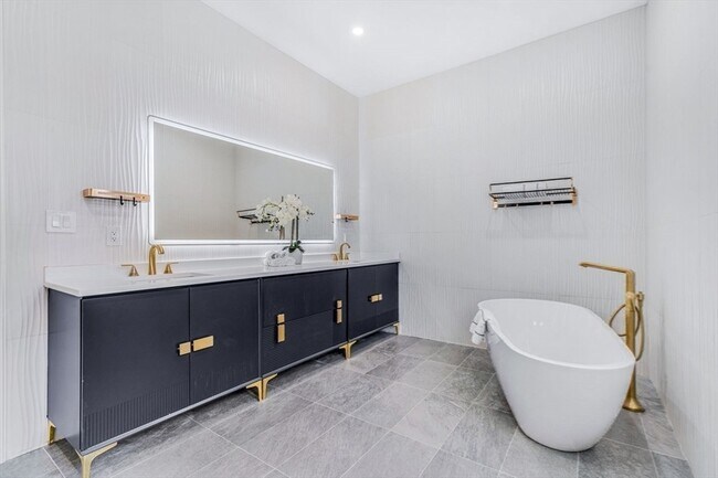 Building Photo - 20 Amberwood Dr