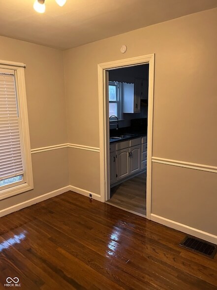 Building Photo - 4923 Carvel Ave