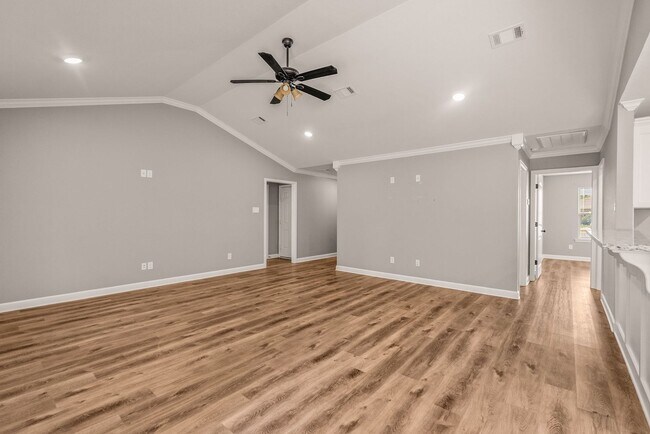 Building Photo - 18 Lilly Ann Cir