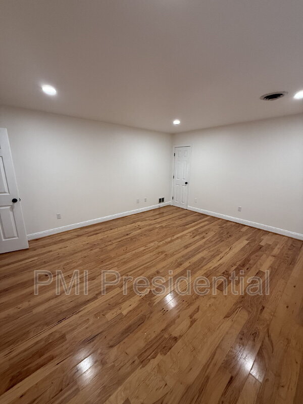 Building Photo - 15900 Beach Rd