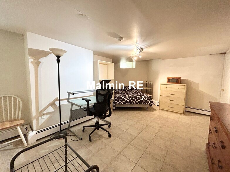 Building Photo - 75 Hillside St