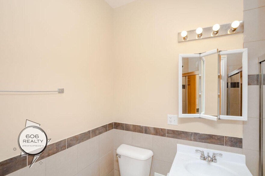 Building Photo - 3205 N Central Ave