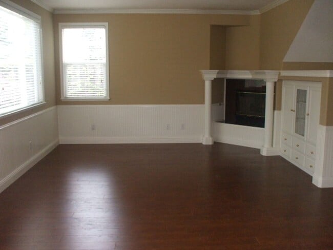 Building Photo - Swan Lake - Gated in Granite Bay