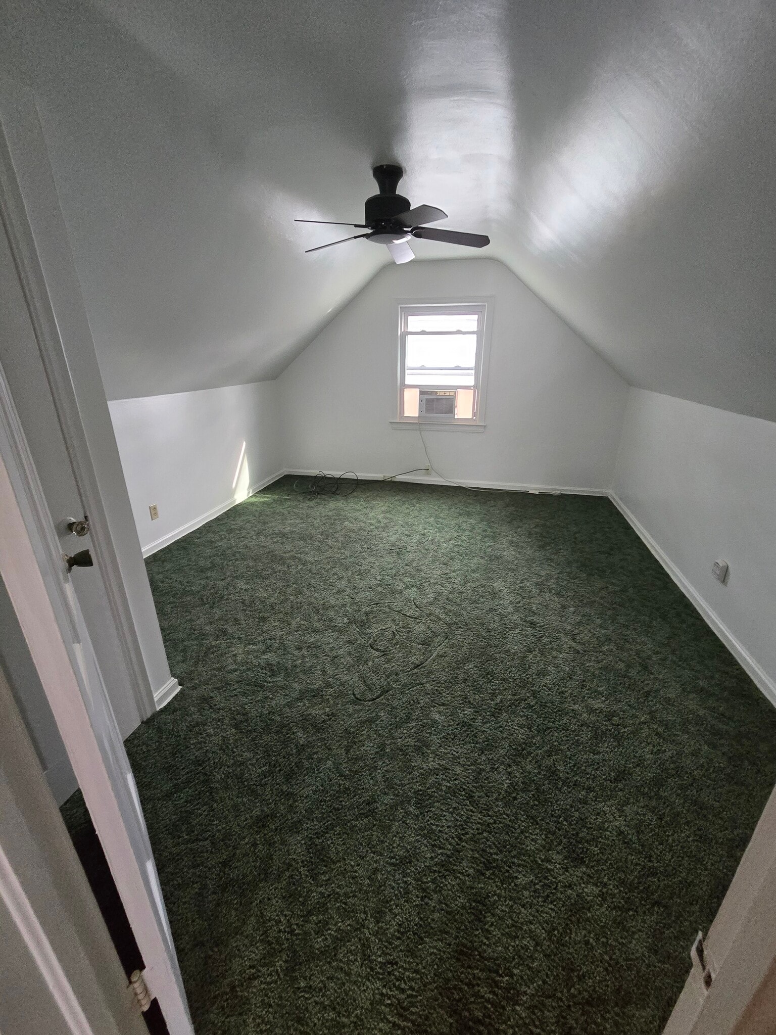 Building Photo - 912 Botham Ave