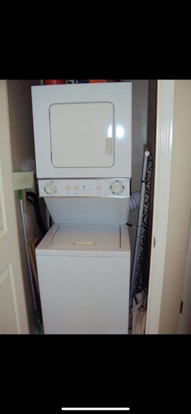 Building Photo - 2730 Brownsboro Rd