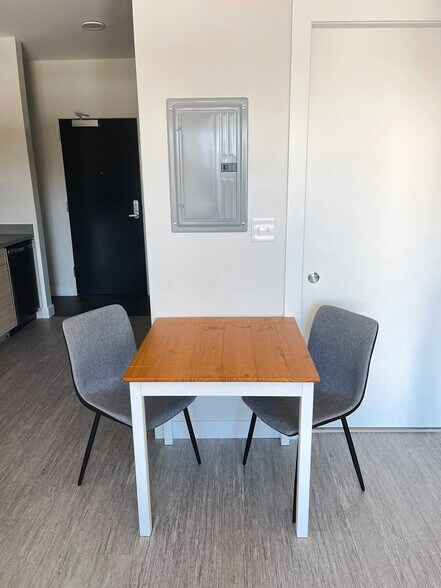 Building Photo - 2530 University Ave