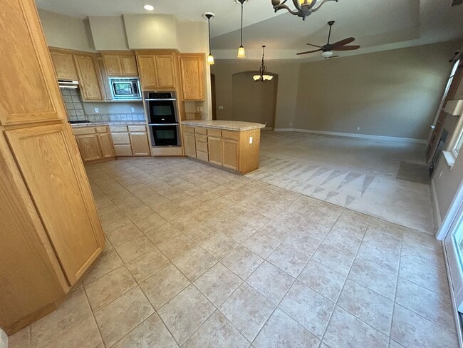 Building Photo - Nice Oakdale home on corner lot