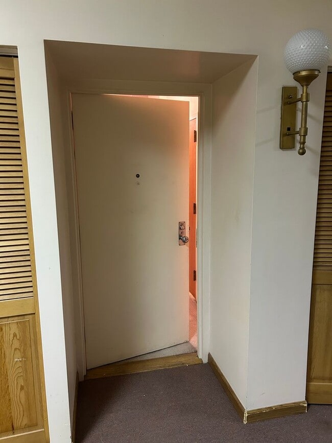 Primary Photo - Rockwell Manor