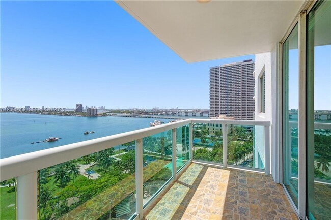 Building Photo - 1800 N Bayshore Dr