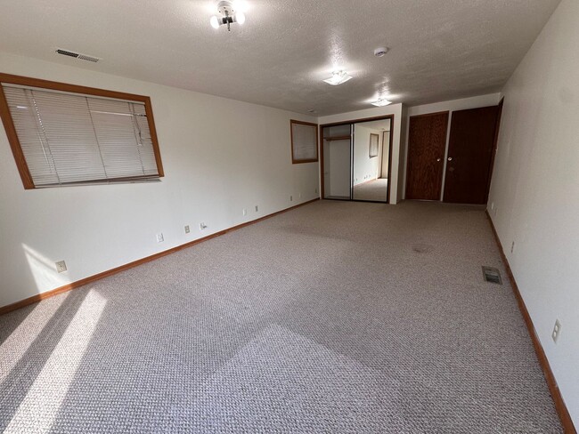 Building Photo - SeaTac rambler ready for its next residents!