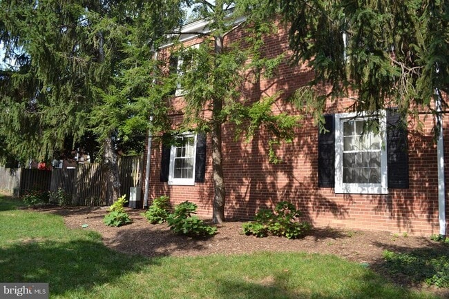 Building Photo - 3546 S Utah St