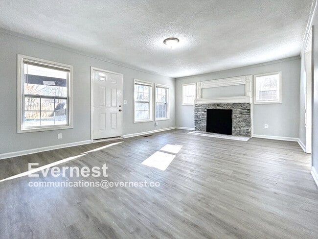 Building Photo - Charming 3-Bedroom, 2-Bathroom Home / Pet-...
