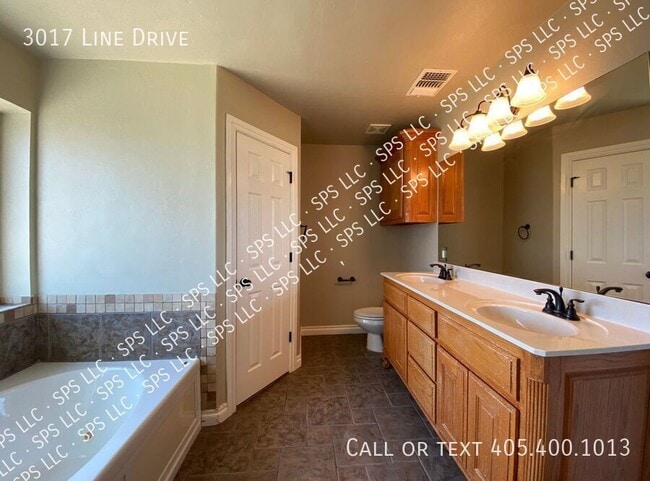Building Photo - 3017 Line Dr