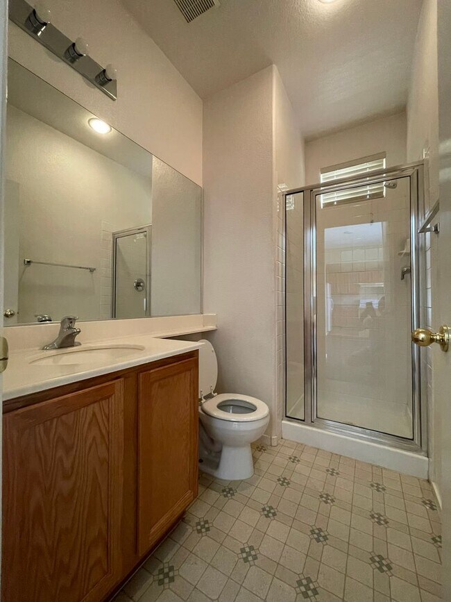 Building Photo - 4bed 3bath