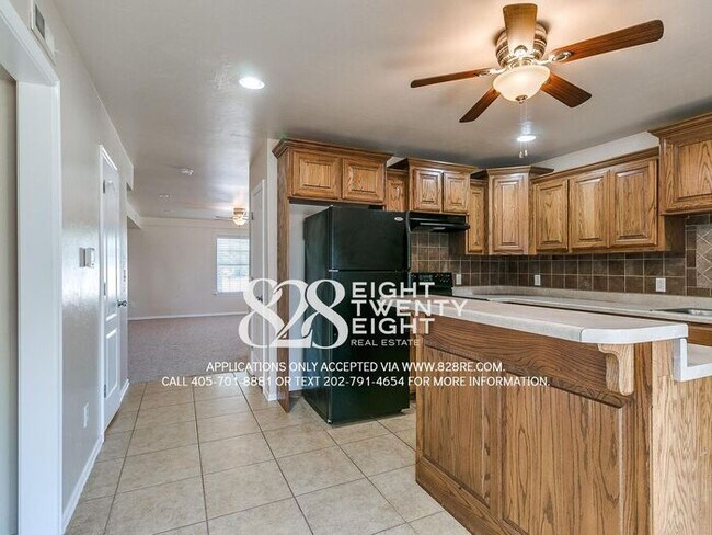 Building Photo - Spacious 2 Bed/1.5 Bath Norman Townhome Du...