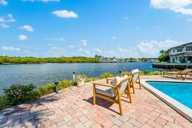 Building Photo - 1005 Bel Air Dr