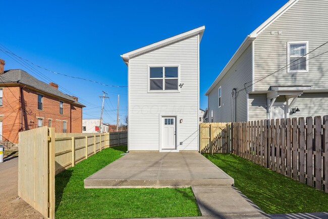 Building Photo - 283 N 18th St