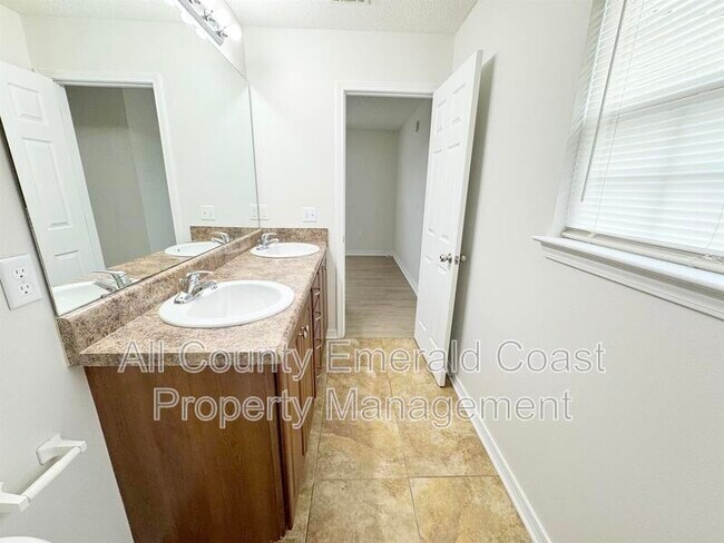 Building Photo - 293 Dahlquist Dr