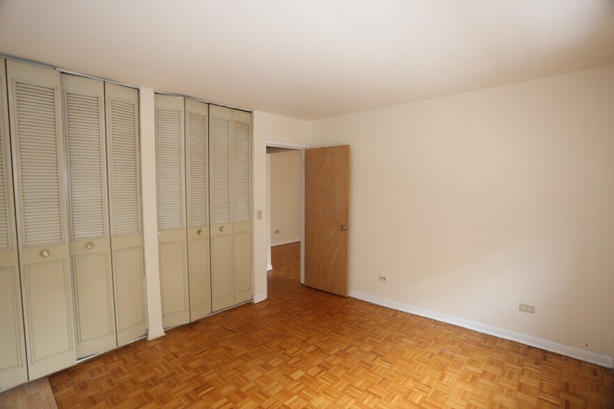 Building Photo - 503 W Briar Pl
