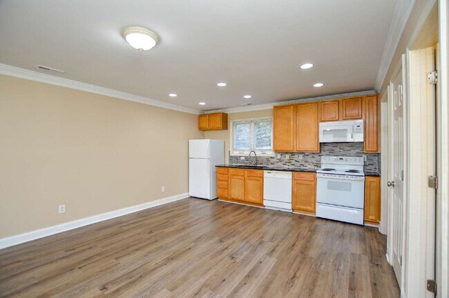 Building Photo - Townhome in Old Town Rock Hill | 3 Bed | 2 Bath | $1,695
