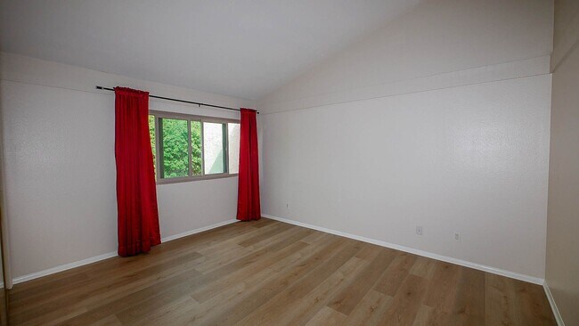 Building Photo - Updated 4BR Townhome in La Jolla Shores He...