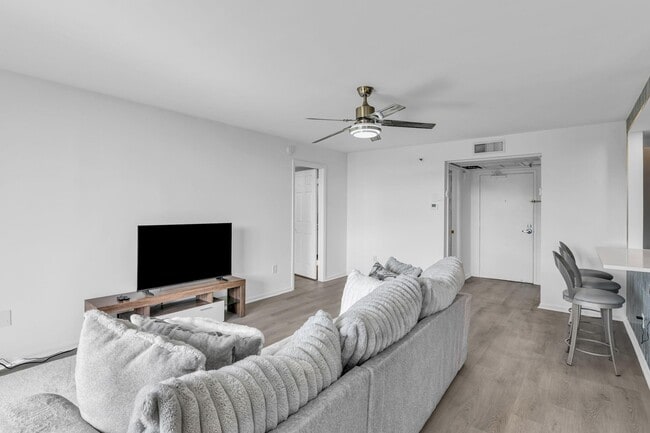 Building Photo - 859 Jeffery St