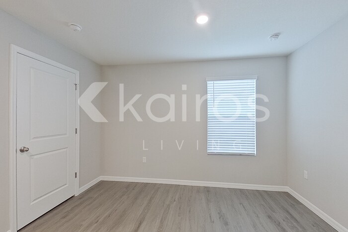Building Photo - 8656 SW 43rd Ter