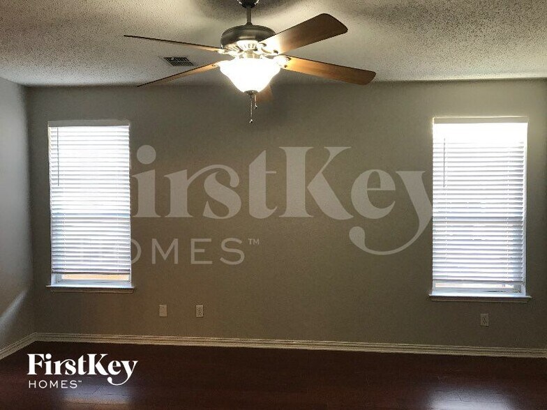 Building Photo - 4817 Palm Ridge Dr