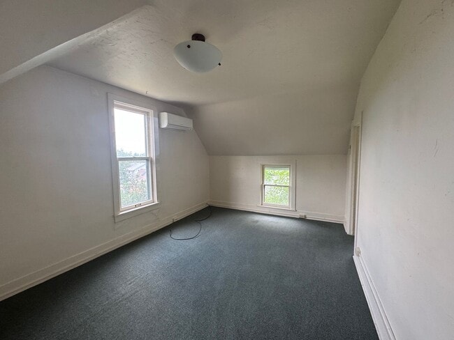 Building Photo - 403 Maxwell Ave